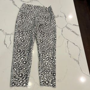 Aerie Goals 7/8 High Rise Grey Leopard Large